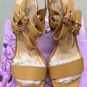 Reneeze Tan Buckle Strap Sandals